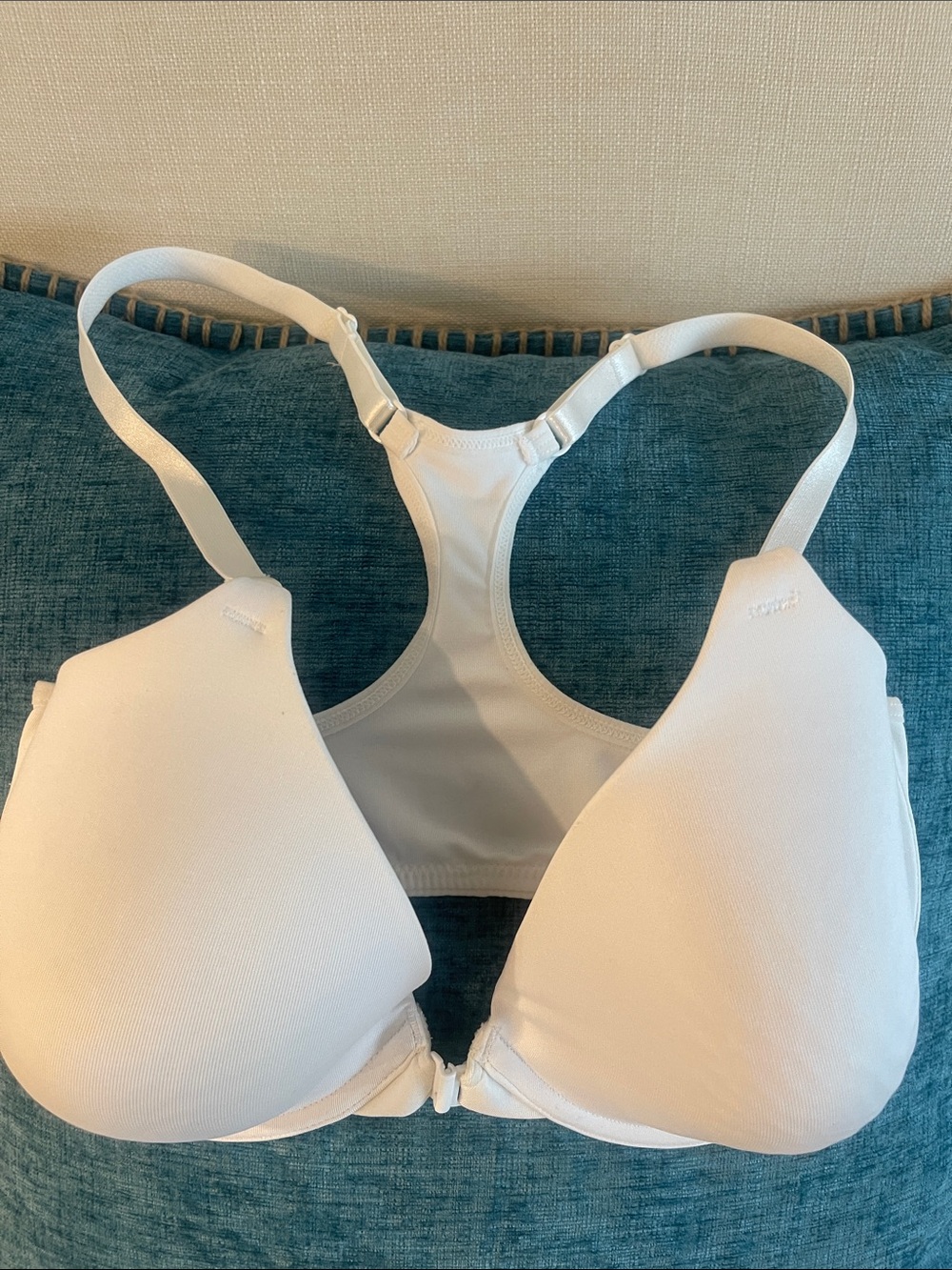 Maidenform White Racerback Front-Closure Molded T-Shirt Bra